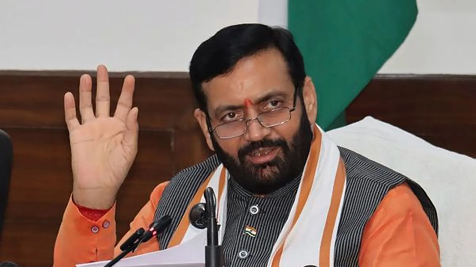 Nayab Saini: सरकार में चला नायब राज, अधिकारी को पड़ी डांट