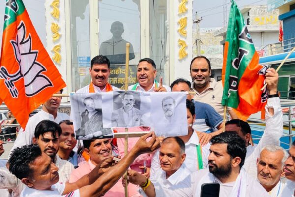 Haryana News: हरियाणा के पूंडरी में विधायक सतपाल जांबा ने निकाला कांग्रेस के खिलाफ रोष प्रदर्शन, कहा DNA में है भ्रष्टाचार