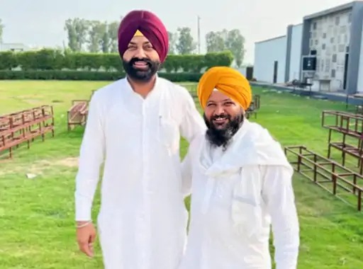 Sarpanch Murder: दिन-दहाड़े सरपंच की गोली मारकर हत्या, DSP-SHO हुए सस्पेंड, AK-47 से किया हमला 6 सरपंच हरबिंदर सिंह की मंत्री लालजीत भुल्लर के साथ फोटो।